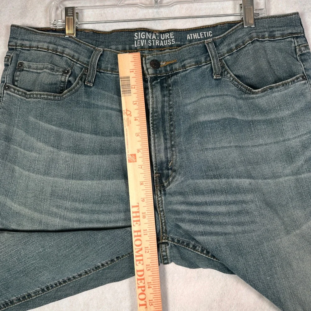 Signature Levi Strauss Jeans Mens 38x34 Athletic Fit Blue Denim Good Stretch